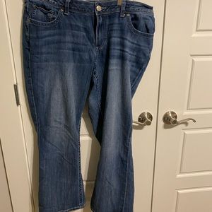 Maurice’s Slim Boot Jean. Like new 18W Short